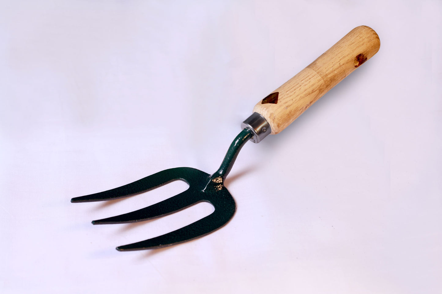 TAIL UP HAND FORK CARBON STEEL HEAD WITH WOODEN HANDLE (798)