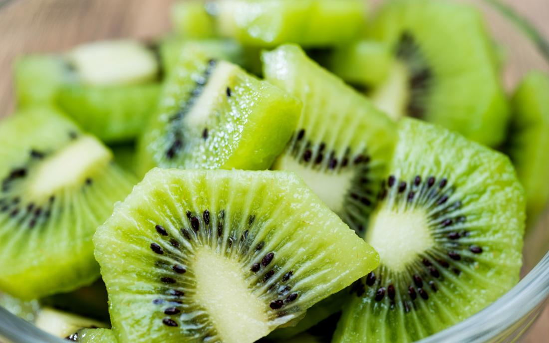 Kiwi Fruit Live Plant (Actinidia deliciosa )